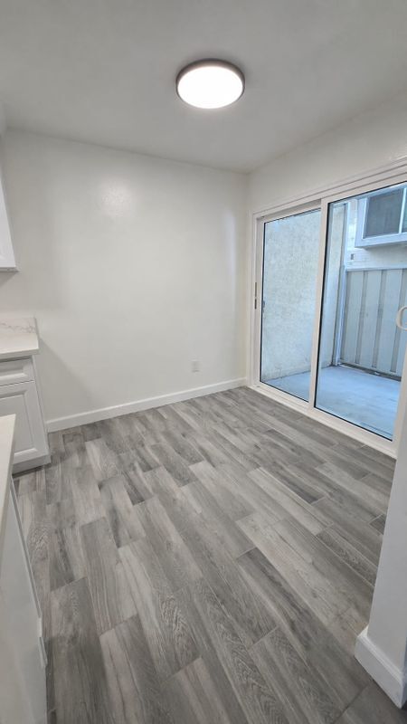 Foto del edificio - 1334 Engracia Ave