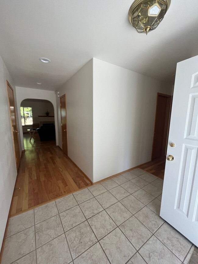Building Photo - Nice Rambler in Birch Bay Village, 2 Car G...