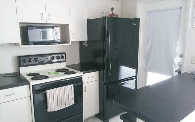 Building Photo - 460 Paradise Isle Blvd