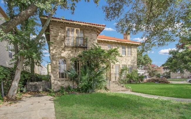 Building Photo - 4802 La Branch St