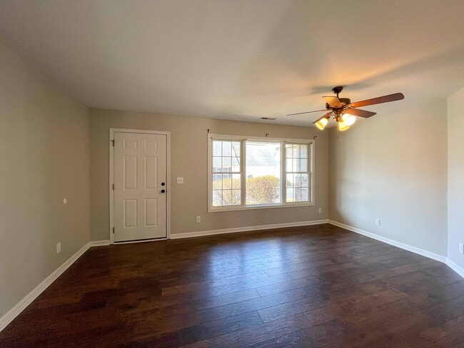 Building Photo - Spacious Two-Bedroom Townhouse in West Ash...