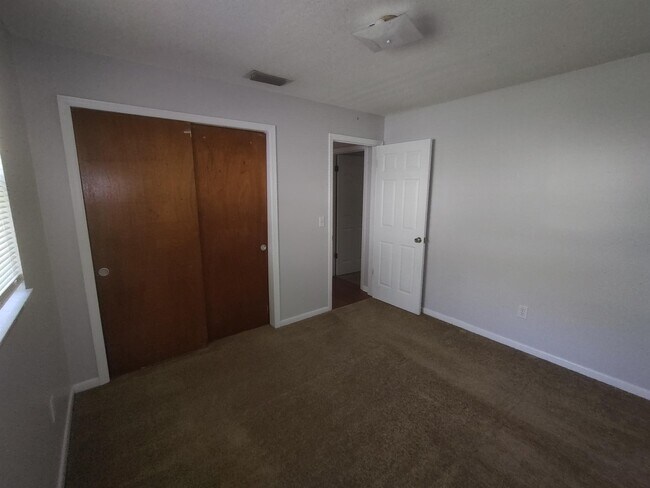Foto del edificio - 1406 Lake Highland Dr