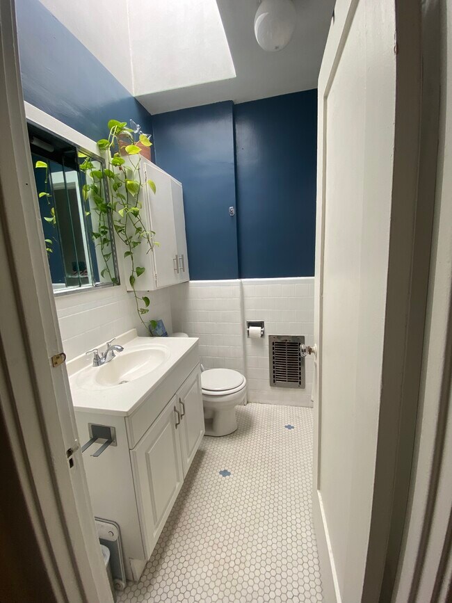 Foto del edificio - 813 N Sycamore Ave