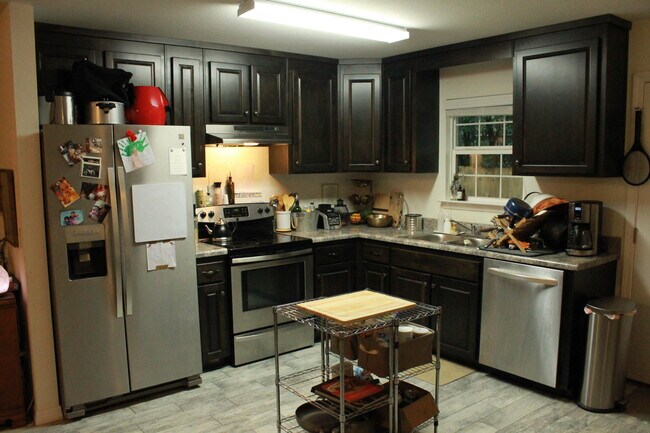 Building Photo - 231 White St