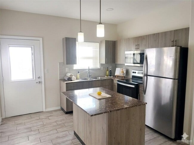 Foto del edificio - 12 Hiawatha Dr