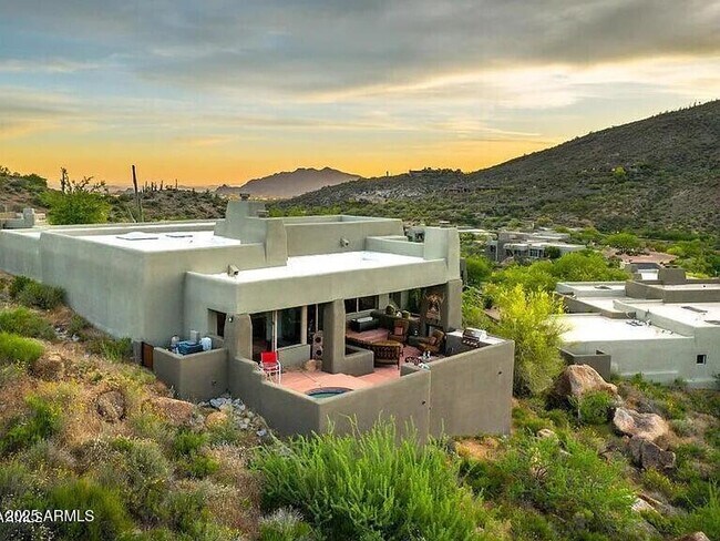 Building Photo - 9898 E Graythorn Dr