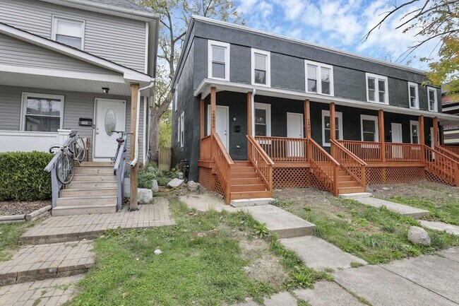 Foto del edificio - 2486 Findley Ave