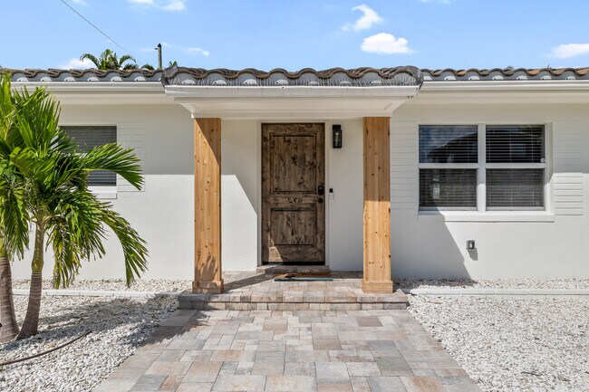 Building Photo - 987 Boca Ciega Isle Dr