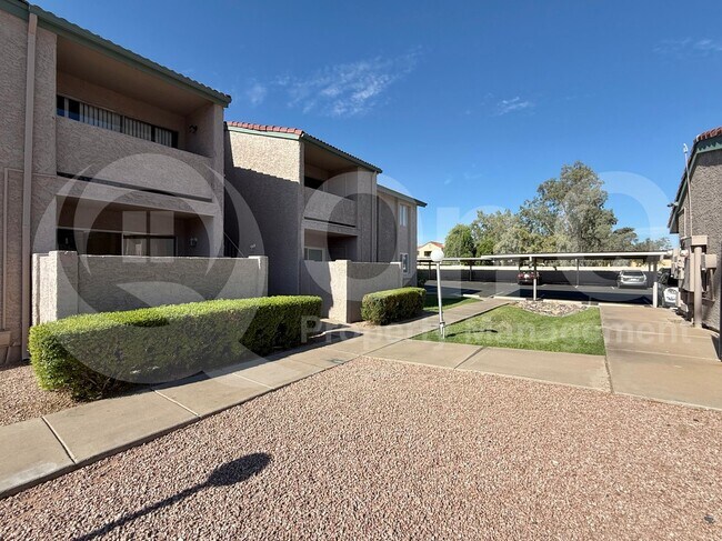 Building Photo - 623 W Guadalupe Rd