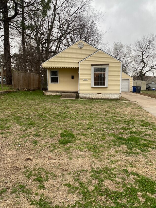 Building Photo - 2532 W Easton Pl
