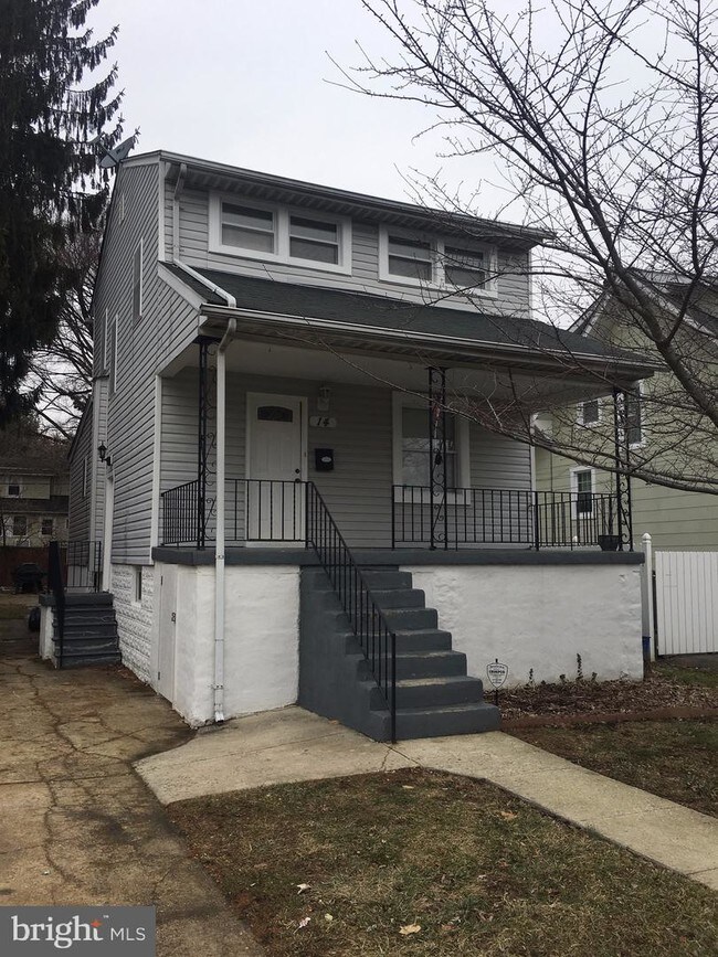 Building Photo - 14 Hawthorne Ave