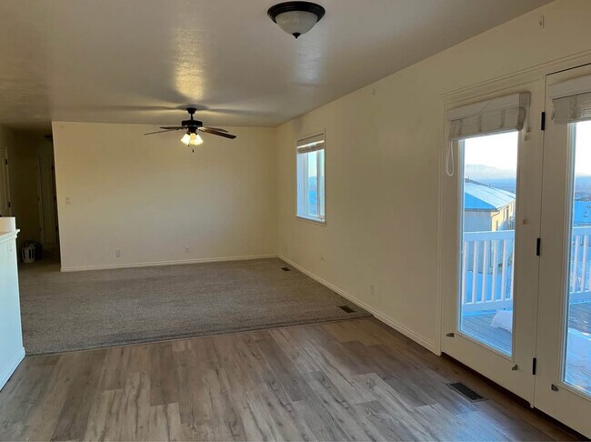 Foto del edificio - 335 Chokecherry Cir