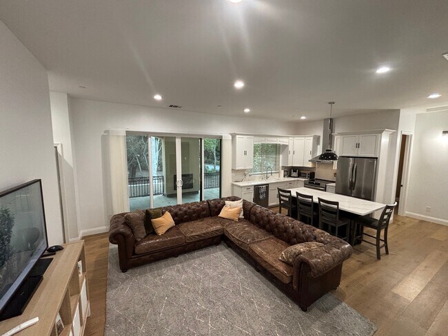 Foto del edificio - 14545-14542 Atherton Cir