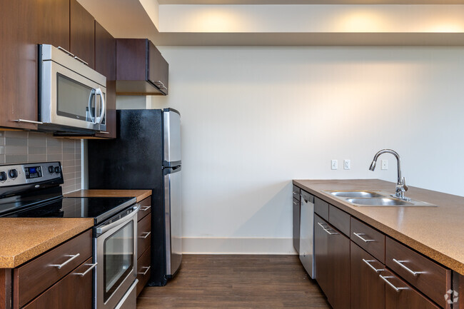 2BR, 1BA - 975 SF - Courthouse Lofts