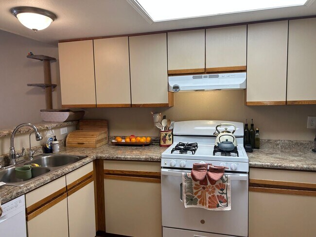 Foto del edificio - Charming 2 bedroom with 1 car garage