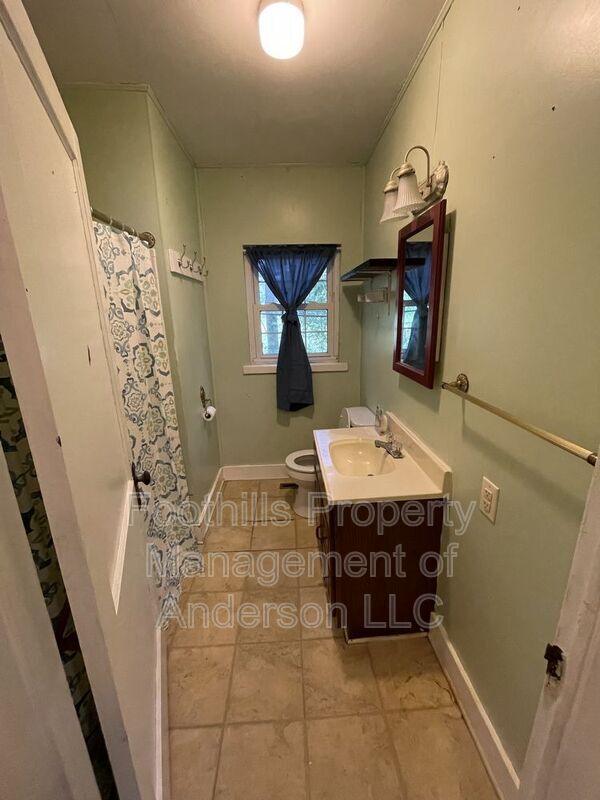 Building Photo - 410 Cathcart Dr