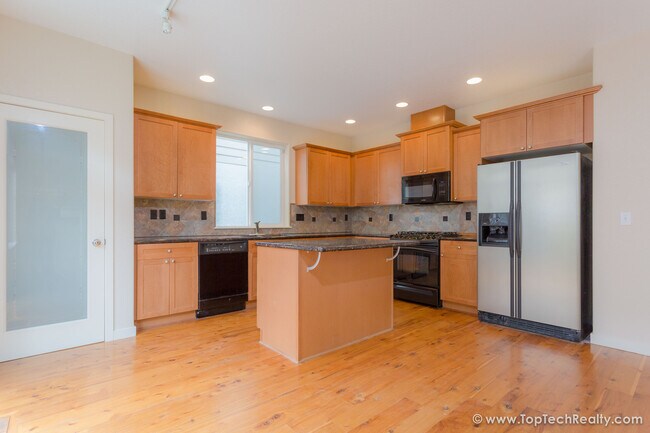 Foto del edificio - 182 NW 209th Ave