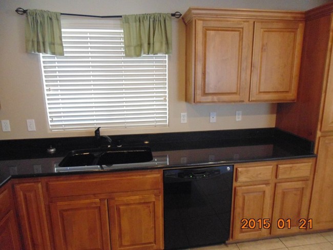 Building Photo - TRI LEVEL HOME WITH 3 MASTER BEDROOMS