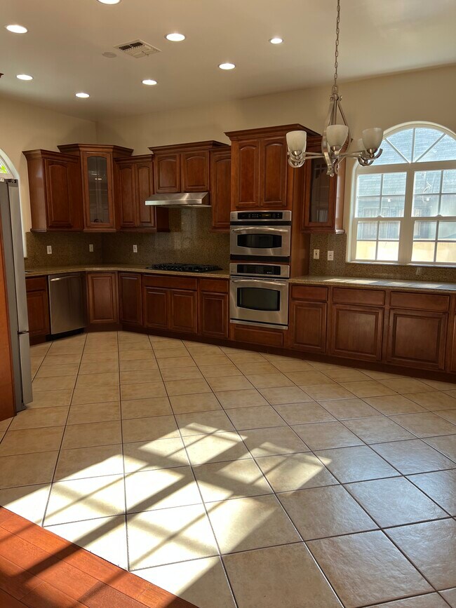 Foto del edificio - 2316 Maple Ave