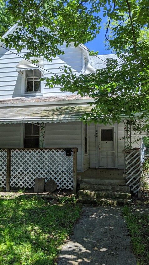Primary Photo - 808 Greenleaf St