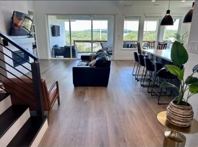 Building Photo - 262 Navarro