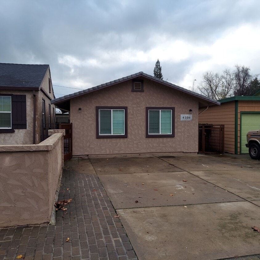 Charming 2bedroom, 2bath home, Like New near Land Park Area and City College. - Charming 2bedroom, 2bath home, Like New near Land Park Area and City College.