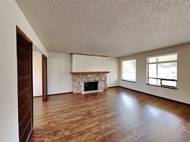 Building Photo - 7905 Onyx Dr SW