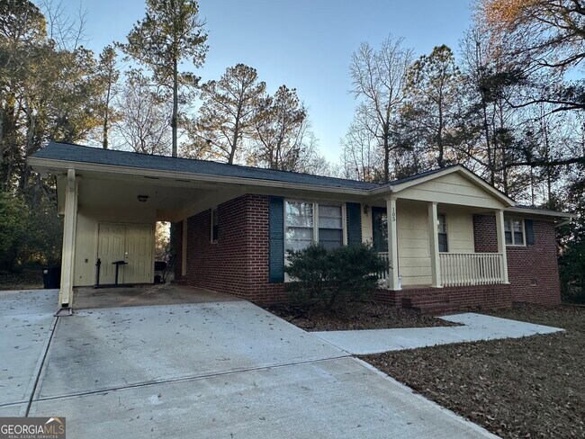 Building Photo - 105 Cedar Dr