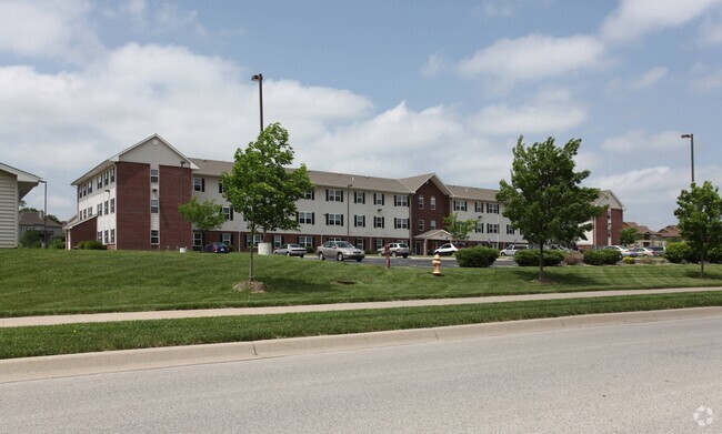 Exterior - Wyndam Place Senior Residence - Lawrence