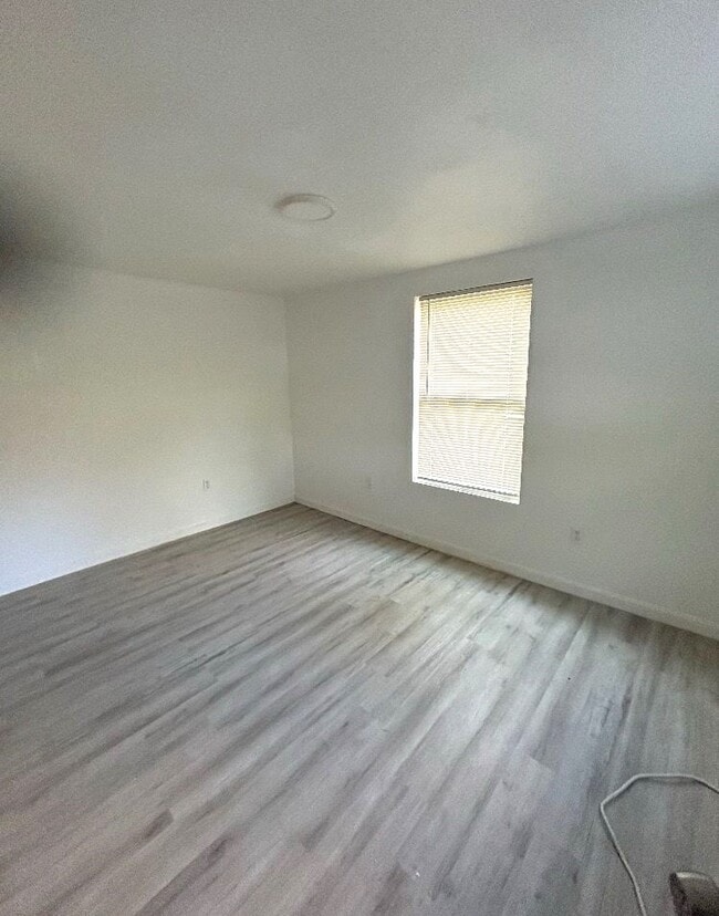 Building Photo - 300 M L King Dr