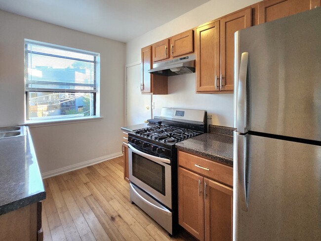 Building Photo - 3217 W Diversey Ave