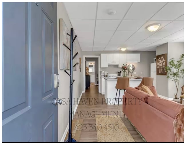 Building Photo - Modern 1 Bed 1 Bath - Pet Friendly!