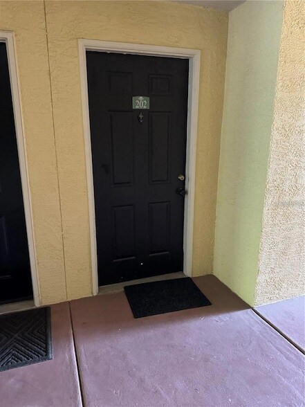 Foto del edificio - 1950 Summer Club Dr