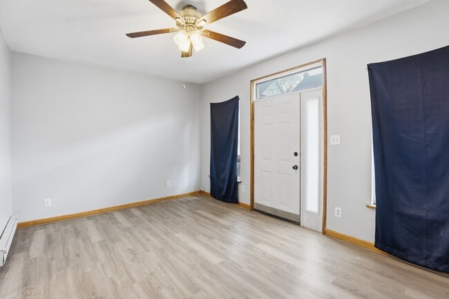 Building Photo - 303 N Mulberry St