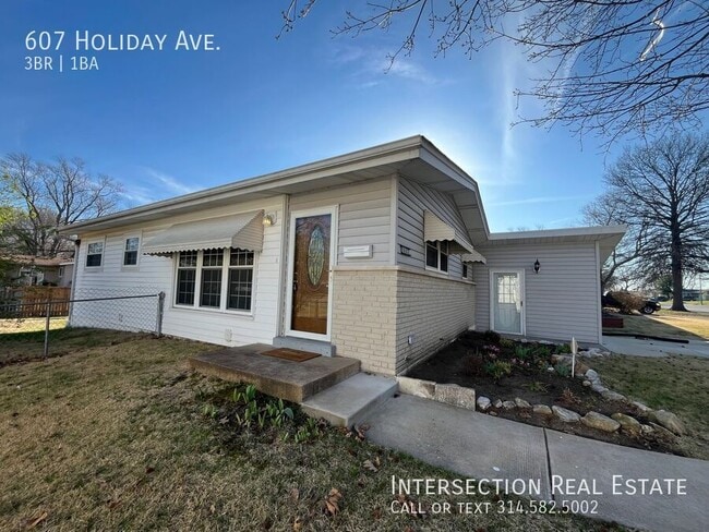 Building Photo - 607 Holiday Ave