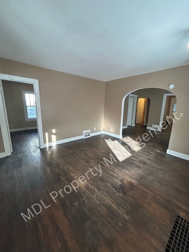 Foto principal - Charming 3 bedroom home available now!