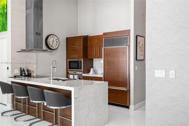 Building Photo - 495 Brickell Ave