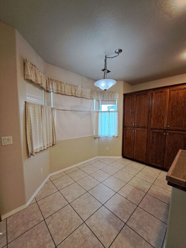 Building Photo - Spacious 2-Story Fresno Home with Bonus Room!