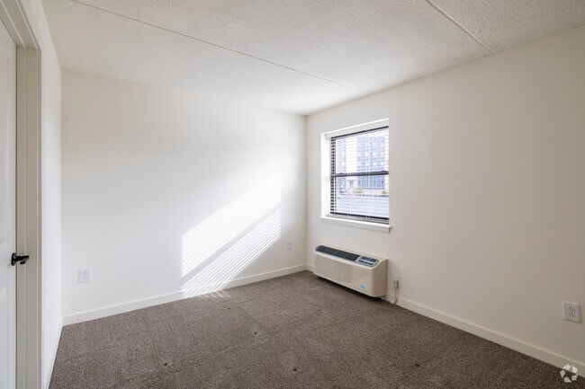 Dormitorio de 1 habitación y 1 baño - 47 m² - The Atlas on Senate