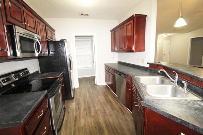 Building Photo - 1143B Southbend Dr