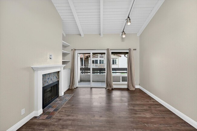 Building Photo - HUNTINGTON BEACH HOME - 1.5 Miles from the Beach
