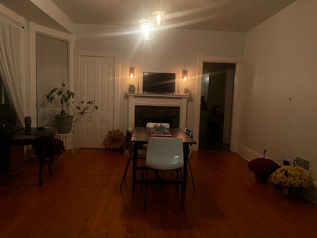 Foto del edificio - 2247 North Summit Avenue