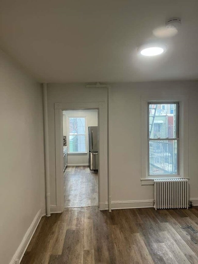 Building Photo - 630 37th St