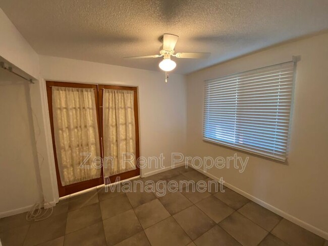 Building Photo - 3016 S George Dr