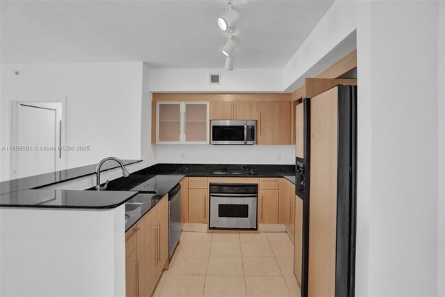 Building Photo - 335 S Biscayne Blvd