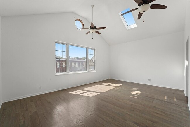 Foto del edificio - 1156 W 19th Pl