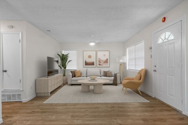 Foto del edificio - Freshly Renovated 3-Bedroom Duplex