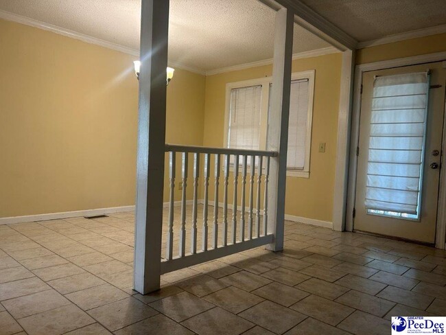 Foto del edificio - 462 Bellingham Ct