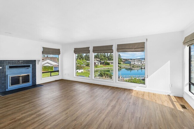 Foto del edificio - 2 Bed 2 Bath - View Home - Mariner Cove - Pet Friendly