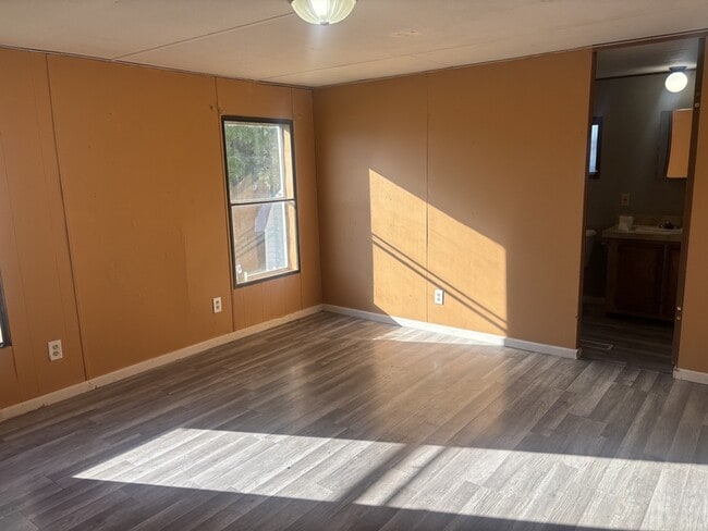 Building Photo - 1528 Apache Dr